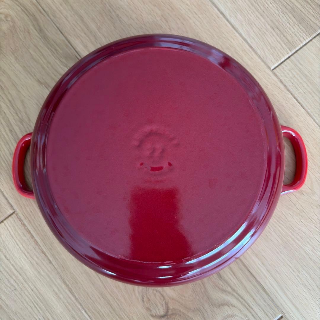 ル・クルーゼ　赤色 両手鍋 浅型 22cm 美品 匿名配送