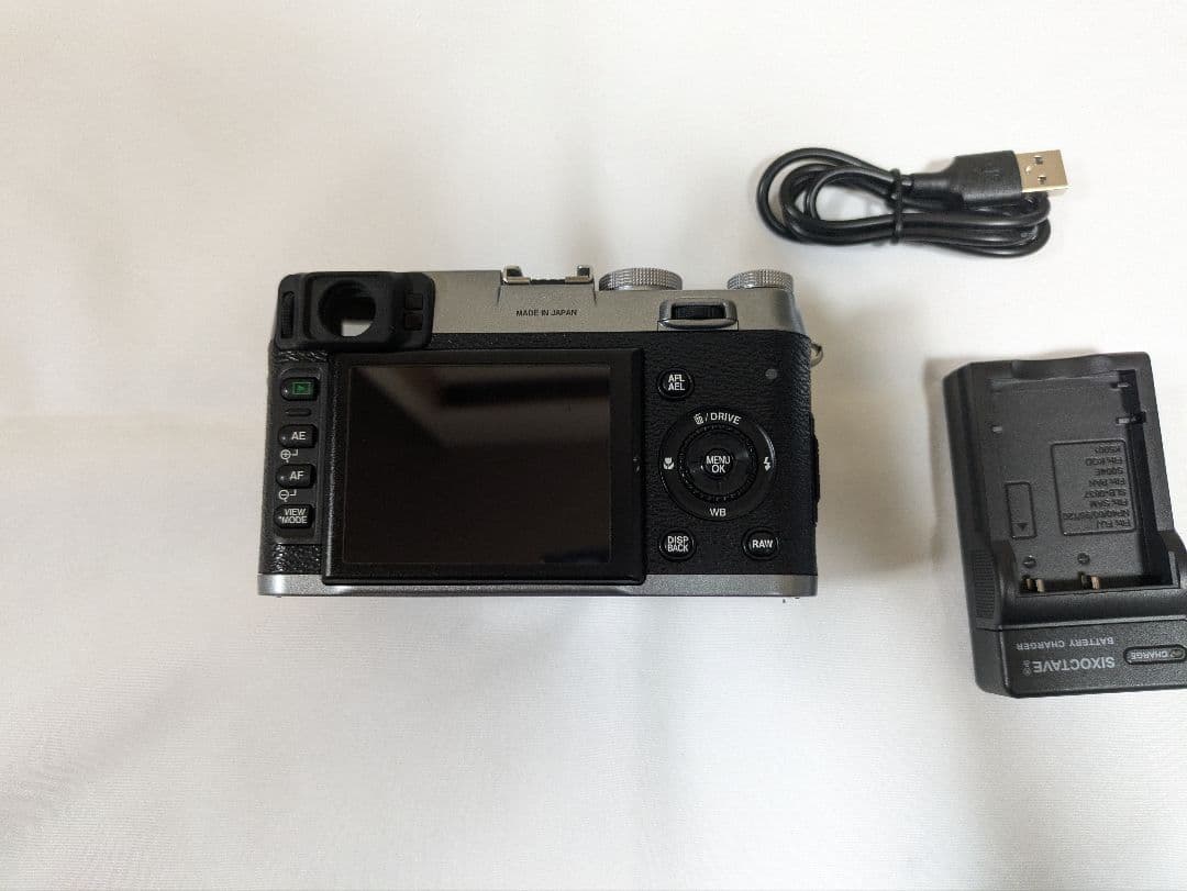FUJIFILM X100 富士フイルム コンタクトデジタルカメラ おまけ付