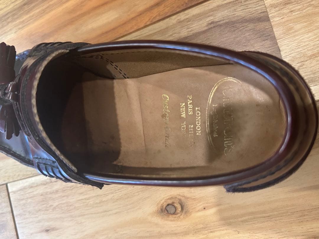 ダークブラウン タッセル付きローファー