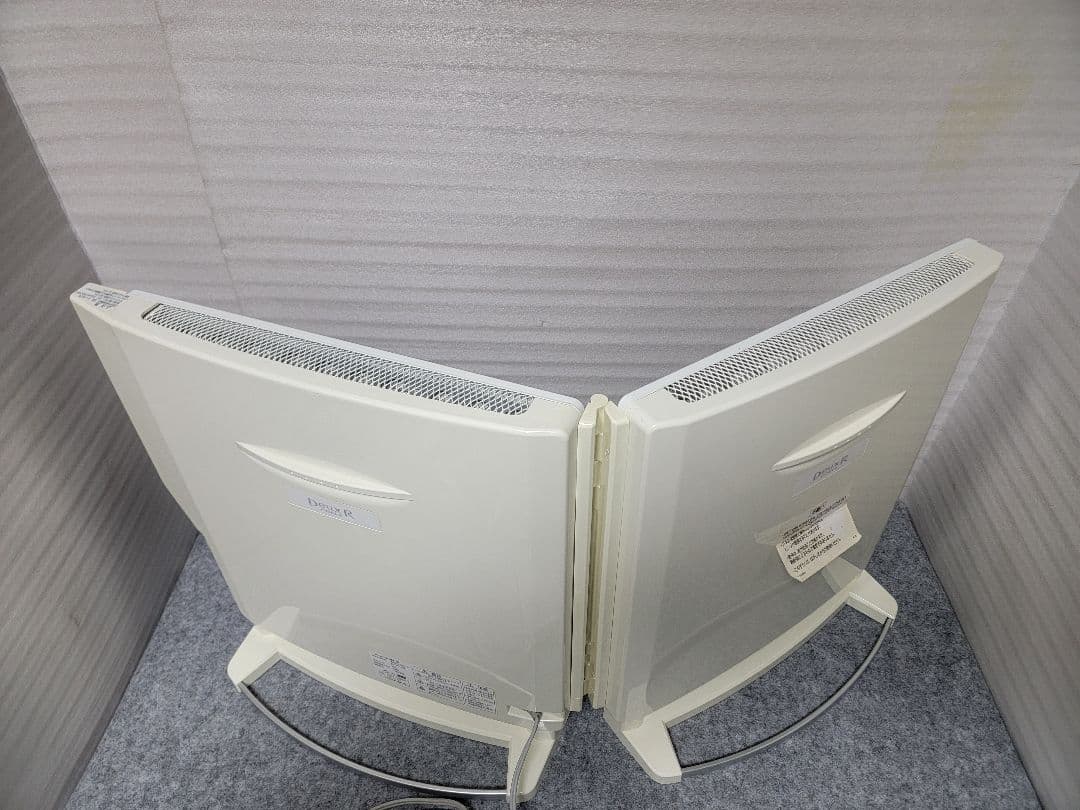 かなり暖かい　コンパクト二つ折り　電気ヒーター　(パネルヒーター)