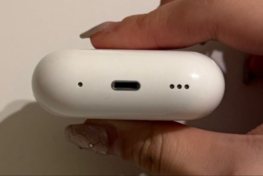 AirPods Pro2 イヤホンL側と充電ケース