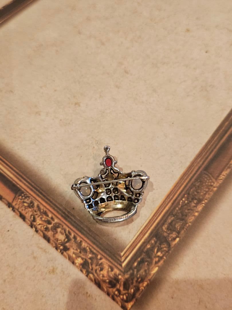 トリファリ TRIFARI クラウン 王冠 ブローチ