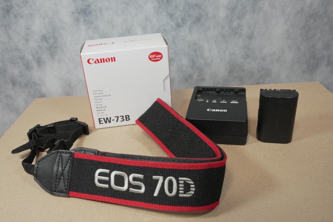 Canon EOS 70D EF-S 18-135レンズキット＋レンズフード