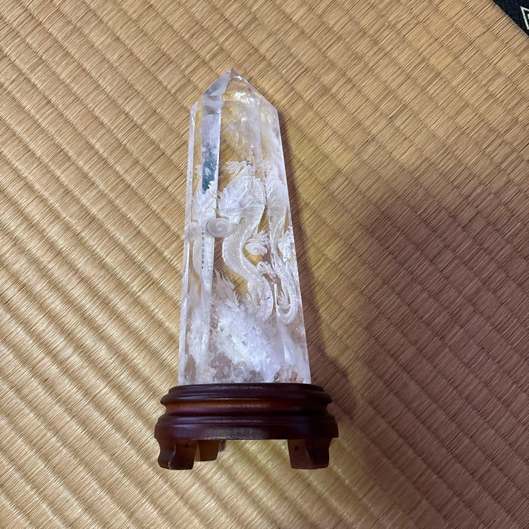 天然本水晶　龍彫り　台座付き
