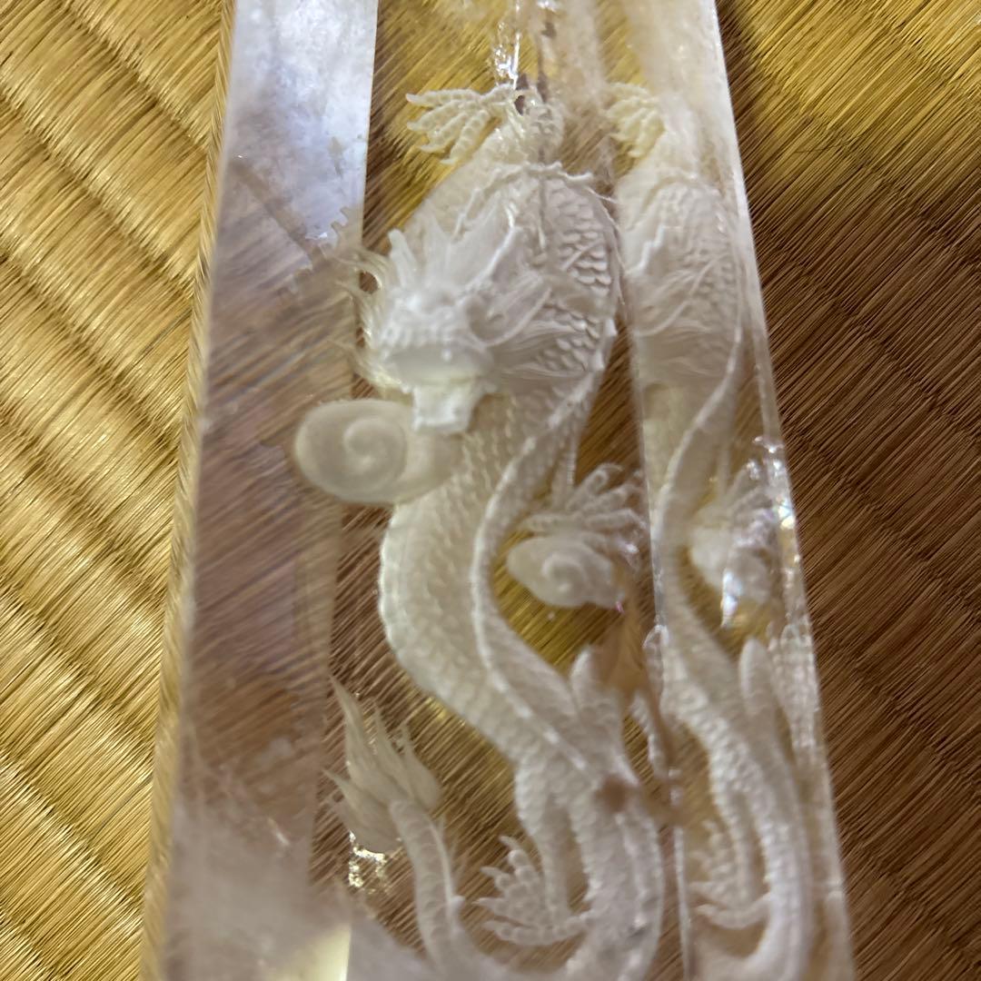 天然本水晶　龍彫り　台座付き