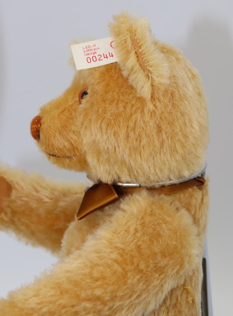 シュタイフ・テディベア e 限定2000体 Witneyの限定品