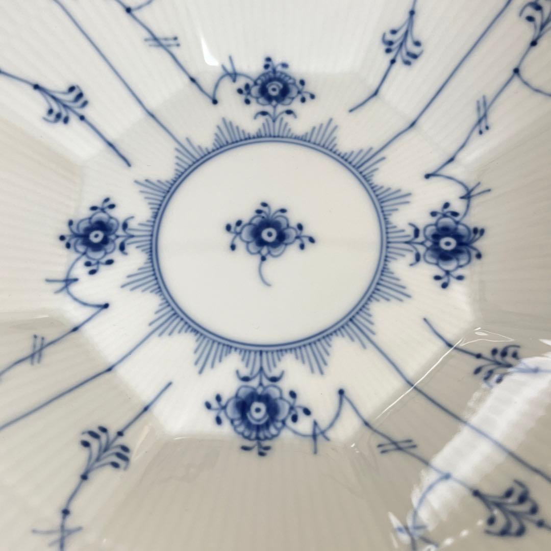 新品！ロイヤルコペンハーゲン / ブルーフルーテッドハーフレースペタルボウル