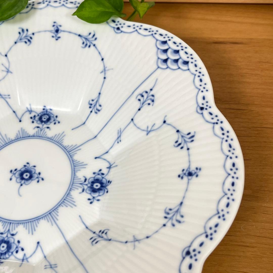 新品！ロイヤルコペンハーゲン / ブルーフルーテッドハーフレースペタルボウル