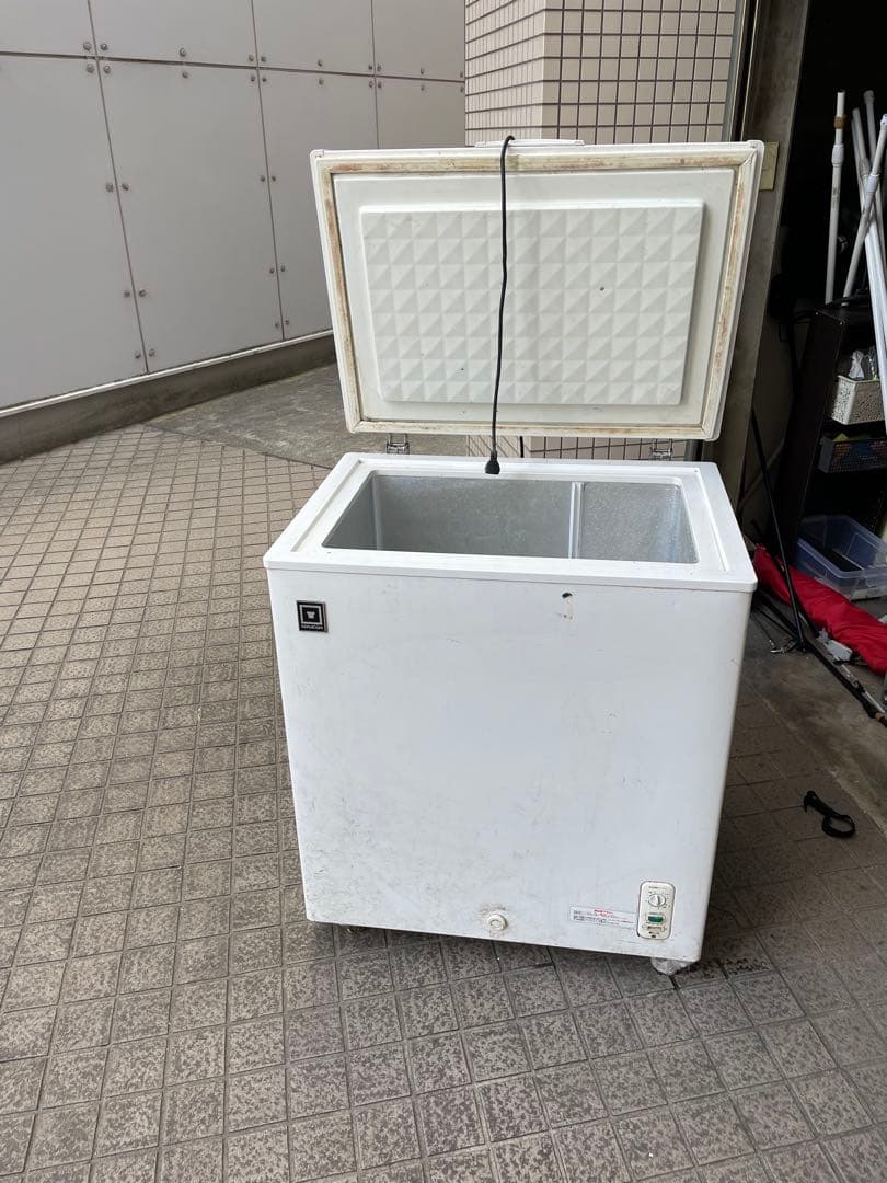 冷蔵、冷凍ストッカー　外観に傷あり