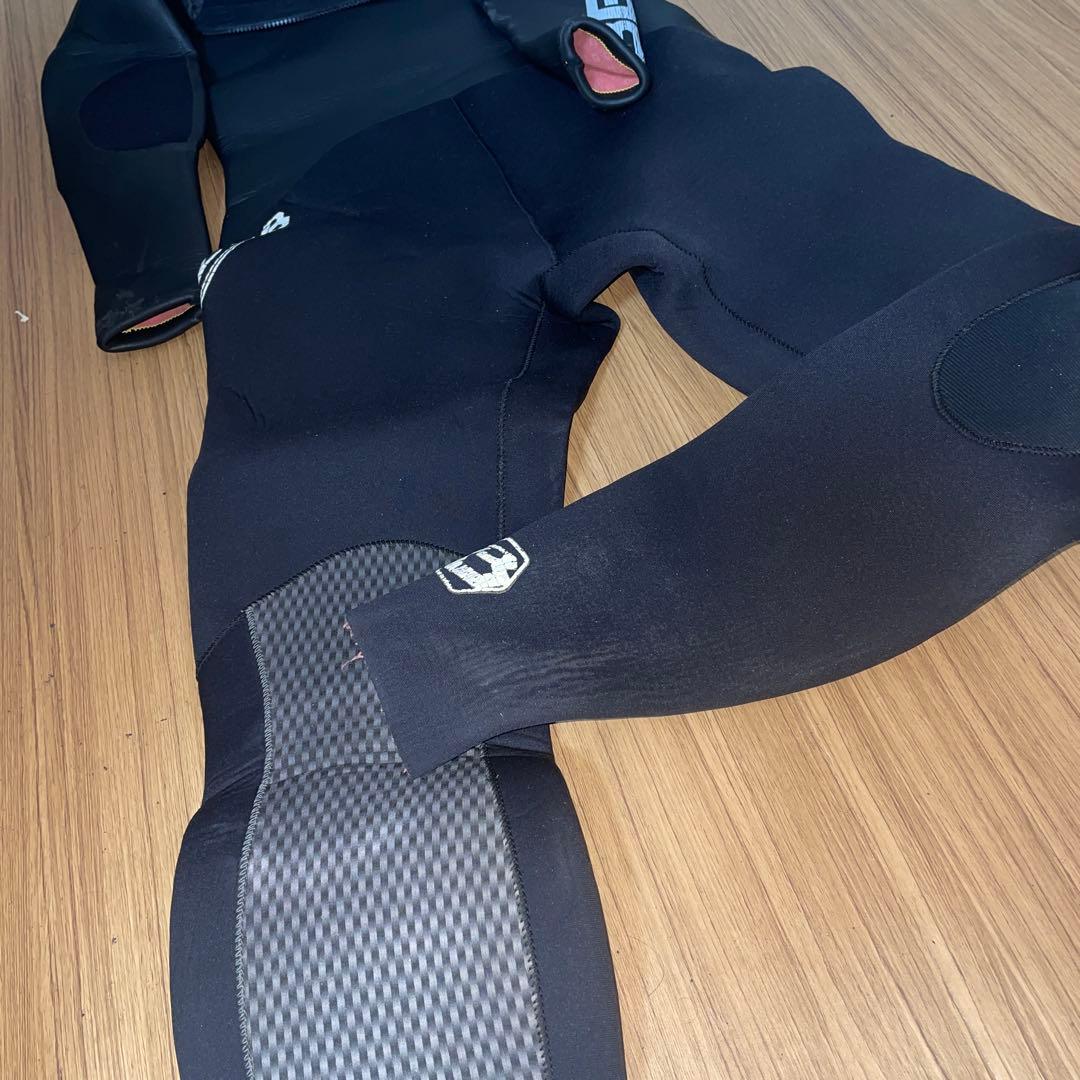 BEWET セミドライスーツ、4ミリ、3ミリ　サイズMB