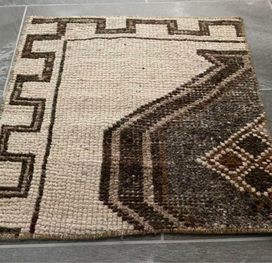 【送料無料】トルコヴィンテージラグ／size: 50×52cm