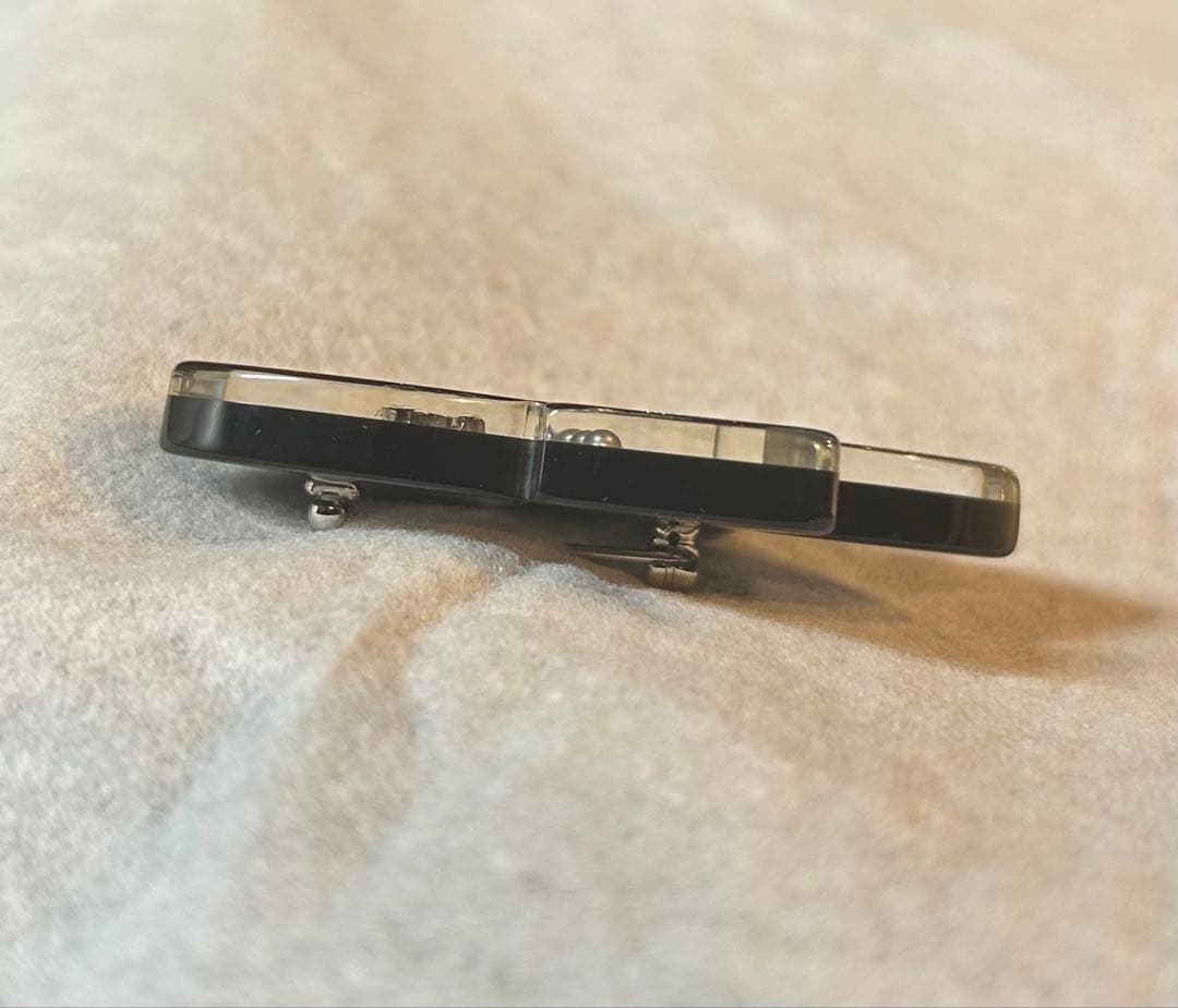 CHANELシャネル　ブローチ　キラキラロケット　CCマーク パール