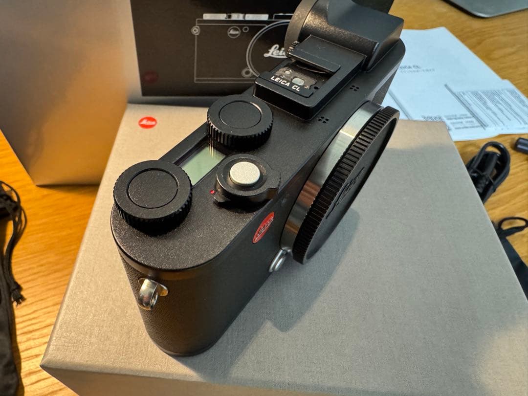 Leica CL ボディ　箱、予備バッテリー、M-Lアダプター、サムレスト付き