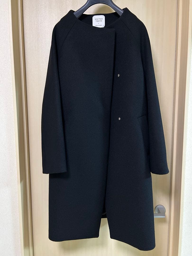 【日本製】ユナイテッドトウキョウ　ハイネックカラーコート　カシミヤ混　ブラック1
