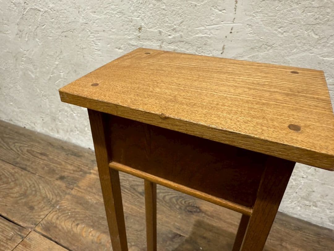 1177 小ぶりなサイドテーブル　陳列台　展示台　花台　古家具　レトロ　和モダン