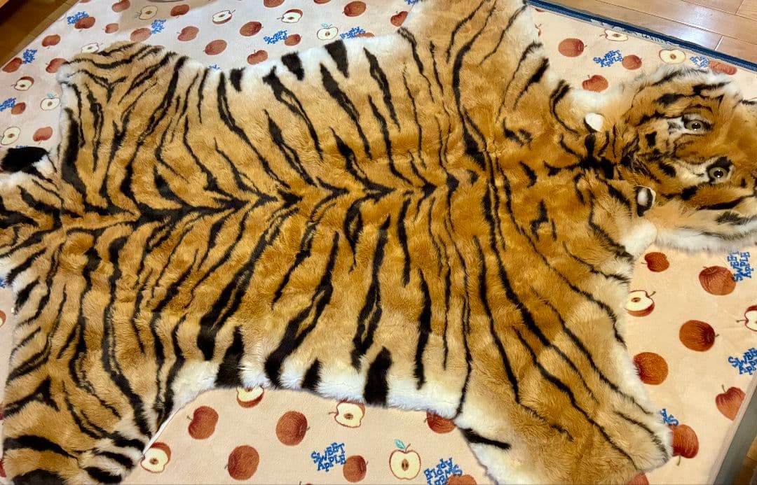 虎　トラ　タイガーマット　フロアマット　敷物　カーペット　絨毯　匿名配送
