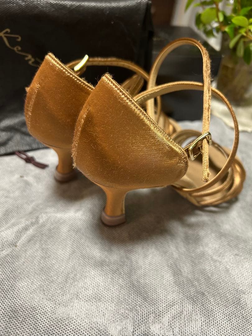 【ケント】社交ダンス用ゴールドサテンシューズ　未使用に近い