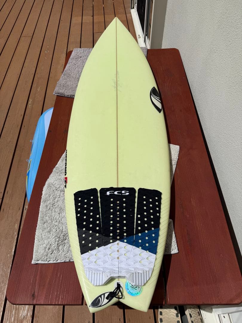 シャープアイ　Inferno FT 5'8\" ライダー(キアヌ五十嵐選手)使用