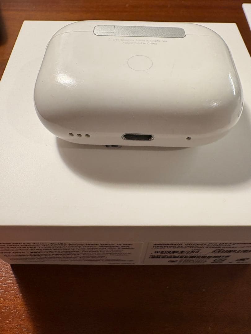 airpods pro第2世代 本体 ホワイト Lightning充電ケース付