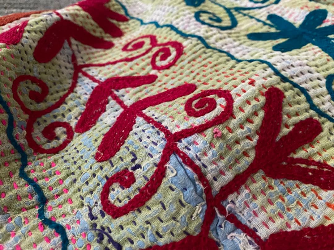 スザニ刺繍　ヴィンテージカンタキルト　セール中　インド　手仕事
