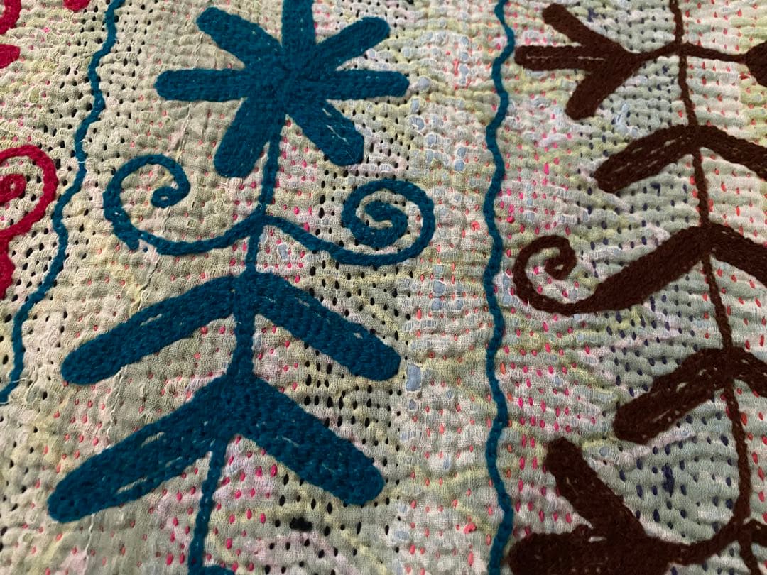 スザニ刺繍　ヴィンテージカンタキルト　セール中　インド　手仕事