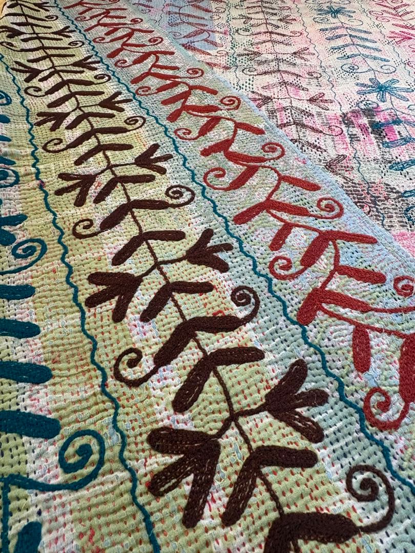 スザニ刺繍　ヴィンテージカンタキルト　セール中　インド　手仕事