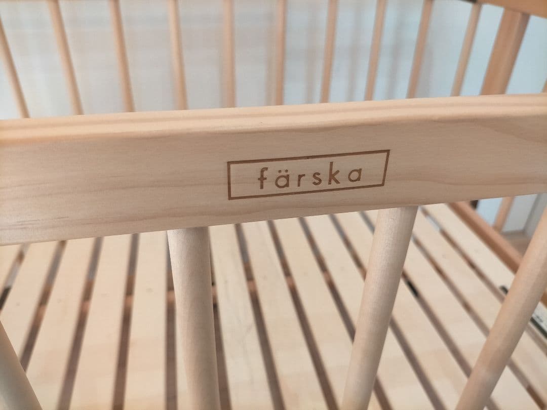 【美品】ファルスカ　ベビーベッド　ベッドサイド　キャスター付き
