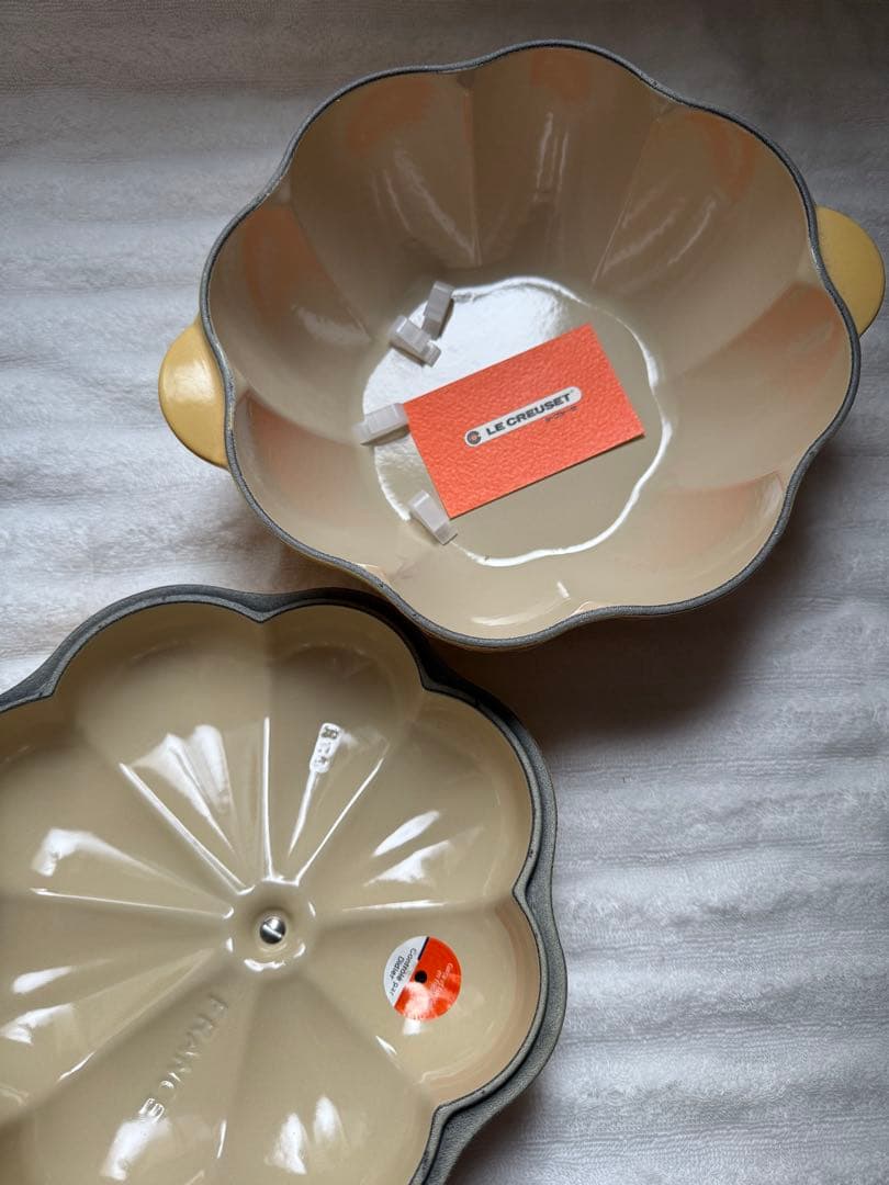 LE CREUSET パンプキン型鍋 イエロー　ハニー