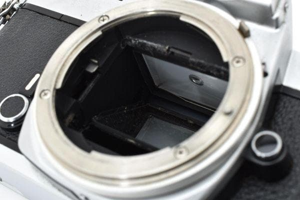 Nikon FE 35mm SLR フィルムカメラ ボディ #462