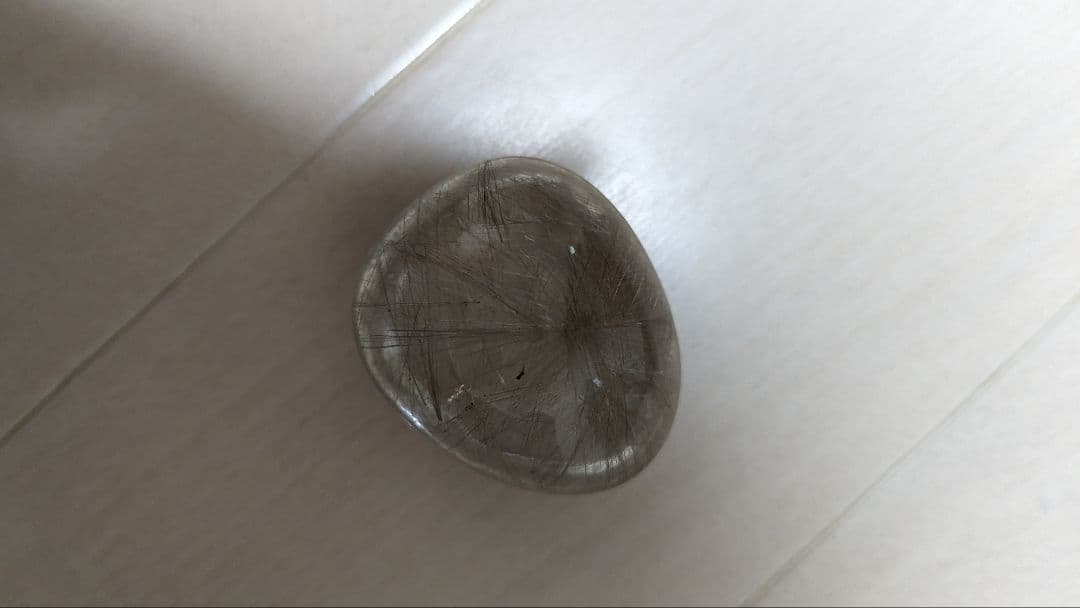 シルバールチル　卵型　針水晶