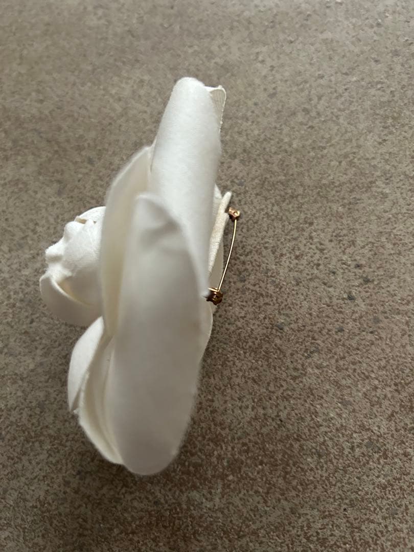 CHANEL シャネル　カメリアブローチ　コサージュ　ホワイト　シルク