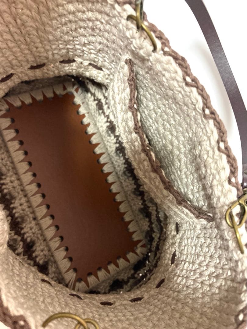 ♥️手編み♥️ハンドメイドバッグ♥️いちごバッグ♥️ベージュ系いちごうさぎさんバッグ♥️