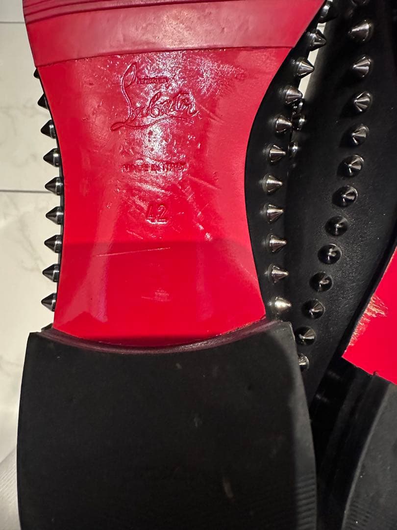 じぇねらりすと　クリスチャンルブタン 革靴　スタッズ