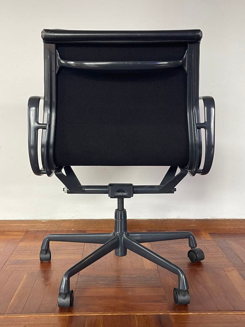 ハーマンミラー イームズ ソフトパッド チェア