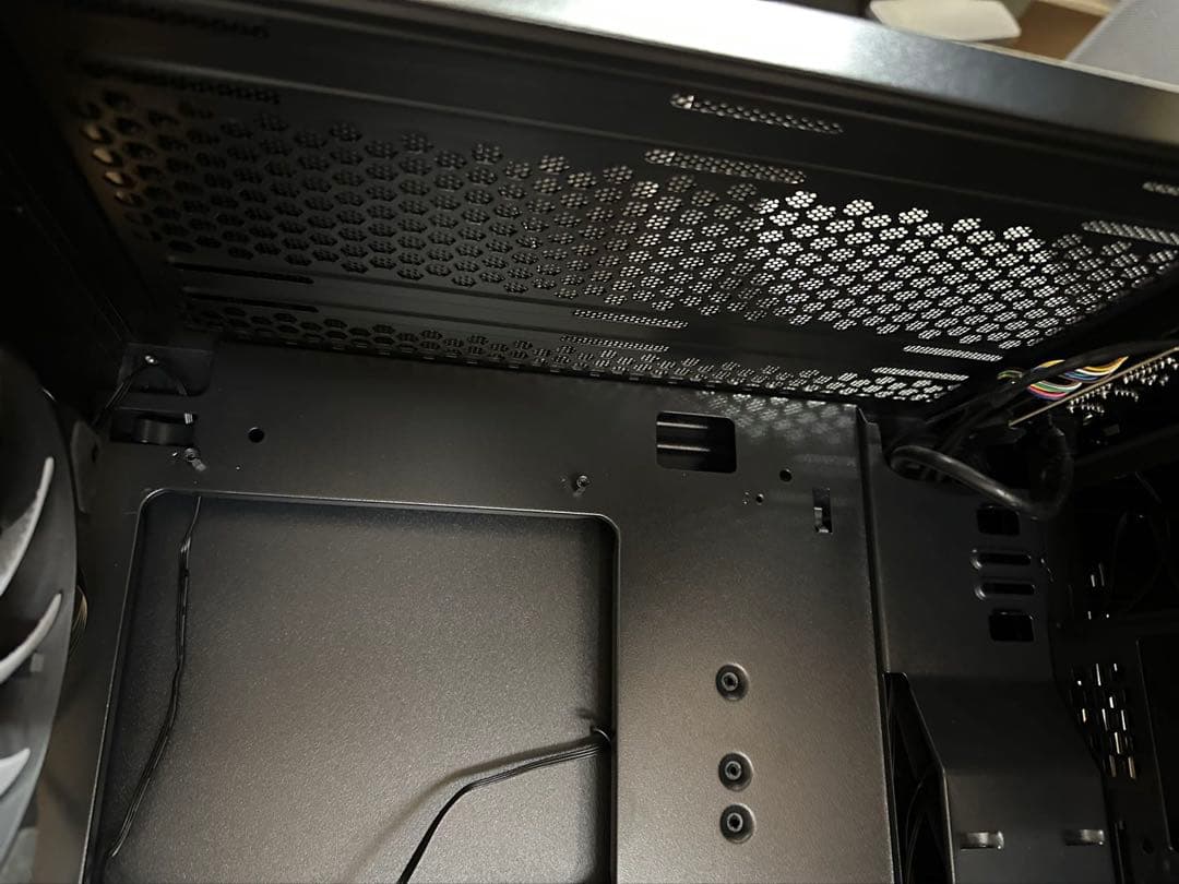 MSI 赤龍MAG VAMPIRIC 010X ミドルタワー 強化ガラスケース