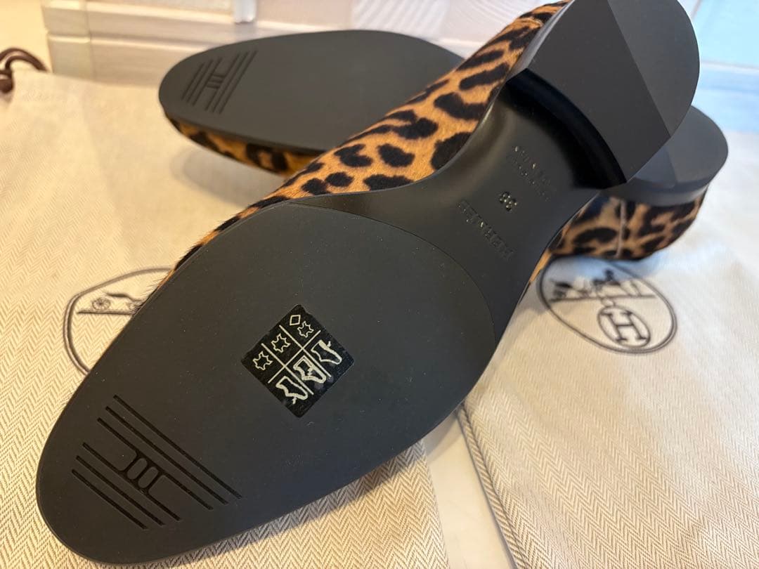 新品未使用HERMESエルメス　今季モデル モカシンパリ38 レオパード