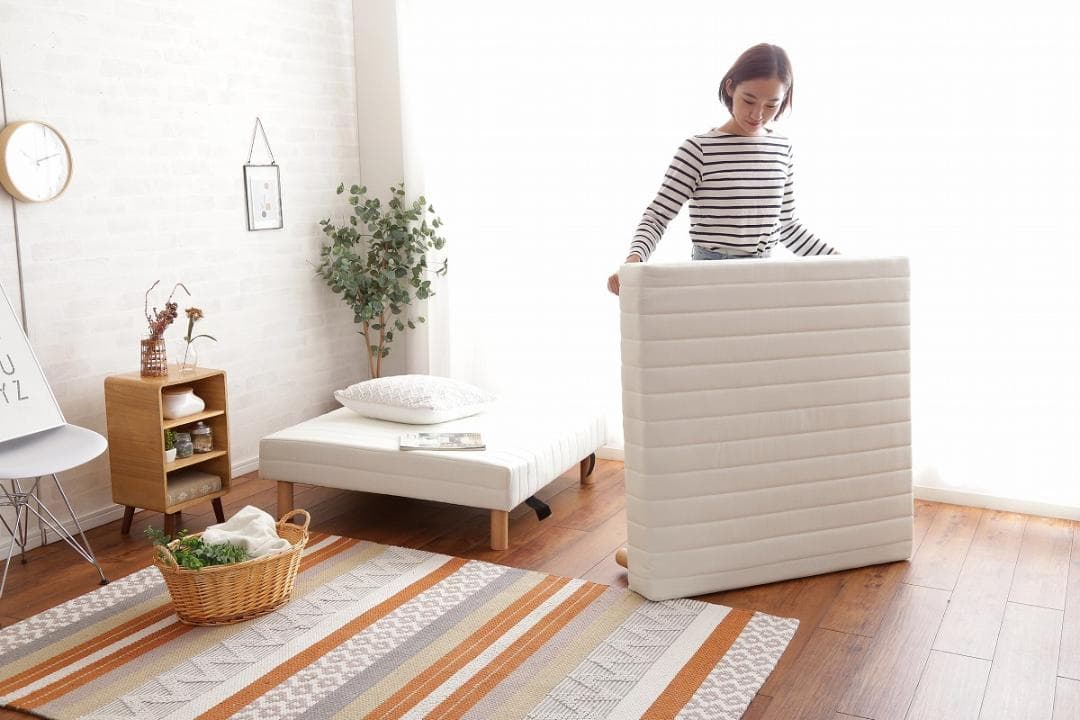 《新品・送料無料》脚付きマットレスベッド【セミダブル】