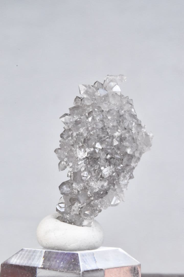 中国浙江省産 スモーキードゥルージークォーツと超透明なフローライトの共生