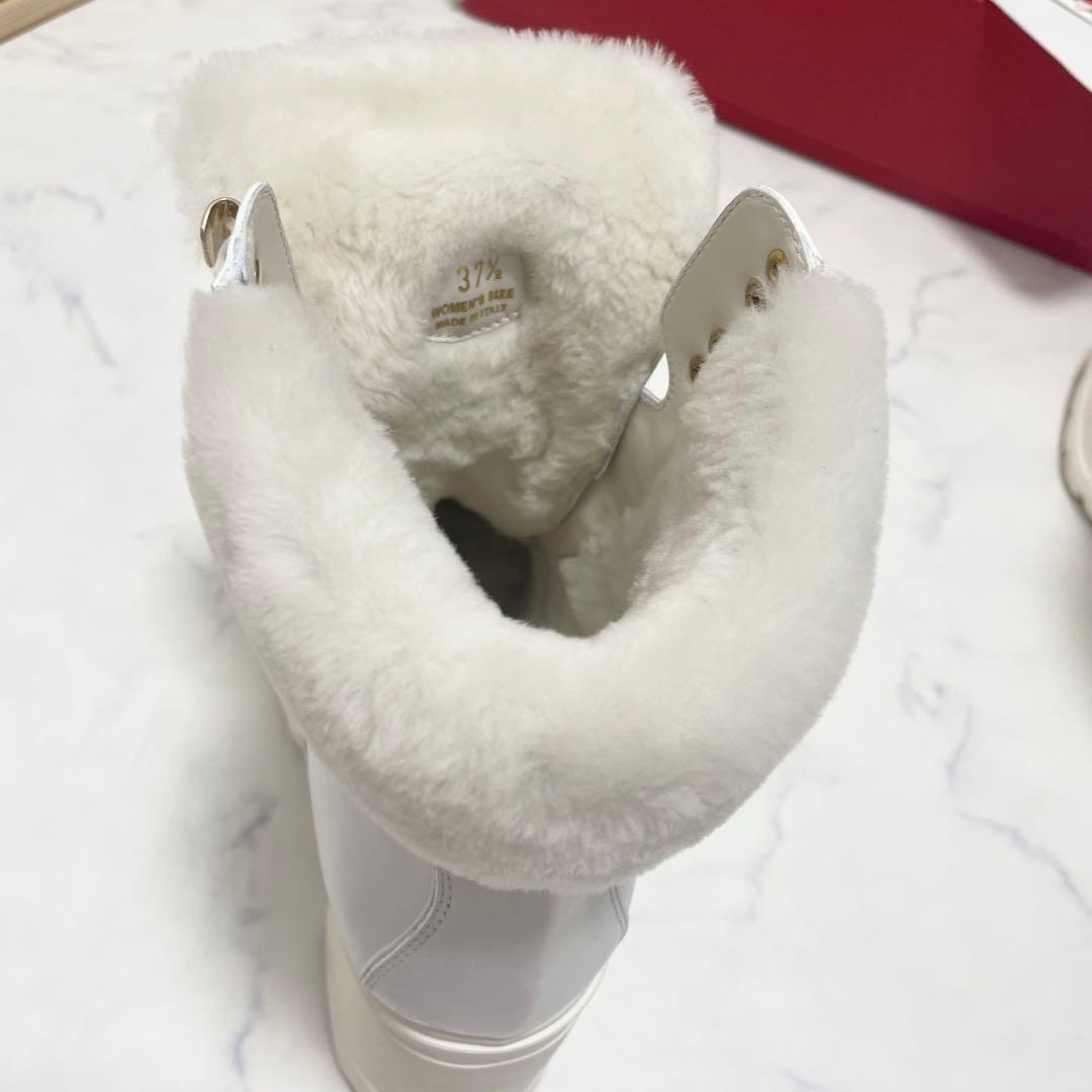 プ*読様 ロジェヴィヴィエ ビジュー ホワイト Roger Vivier ファー