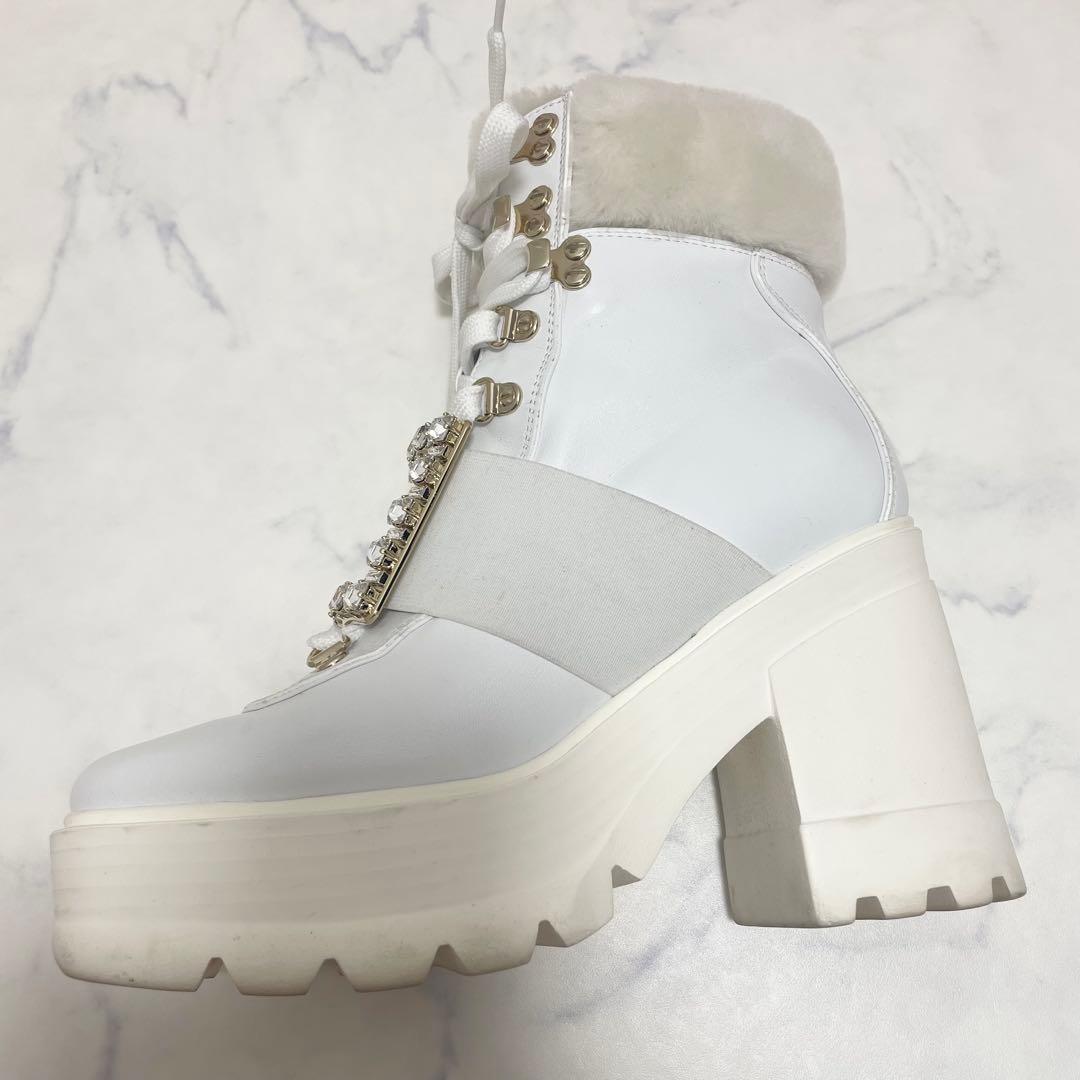 プ*読様 ロジェヴィヴィエ ビジュー ホワイト Roger Vivier ファー