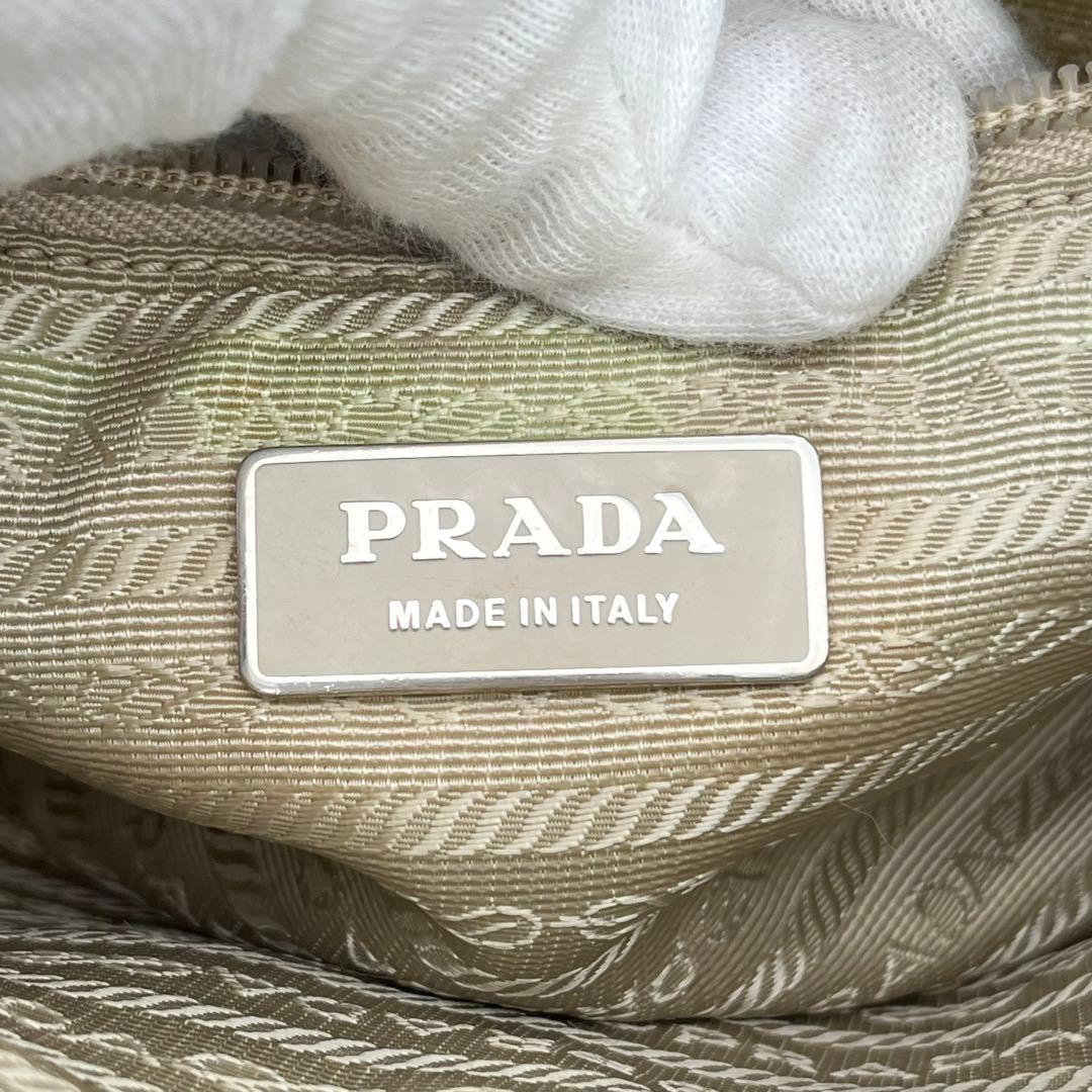 プラダ ショルダーバッグ カメラバッグ 斜めがけ 三角ロゴ ナイロン 男女可能