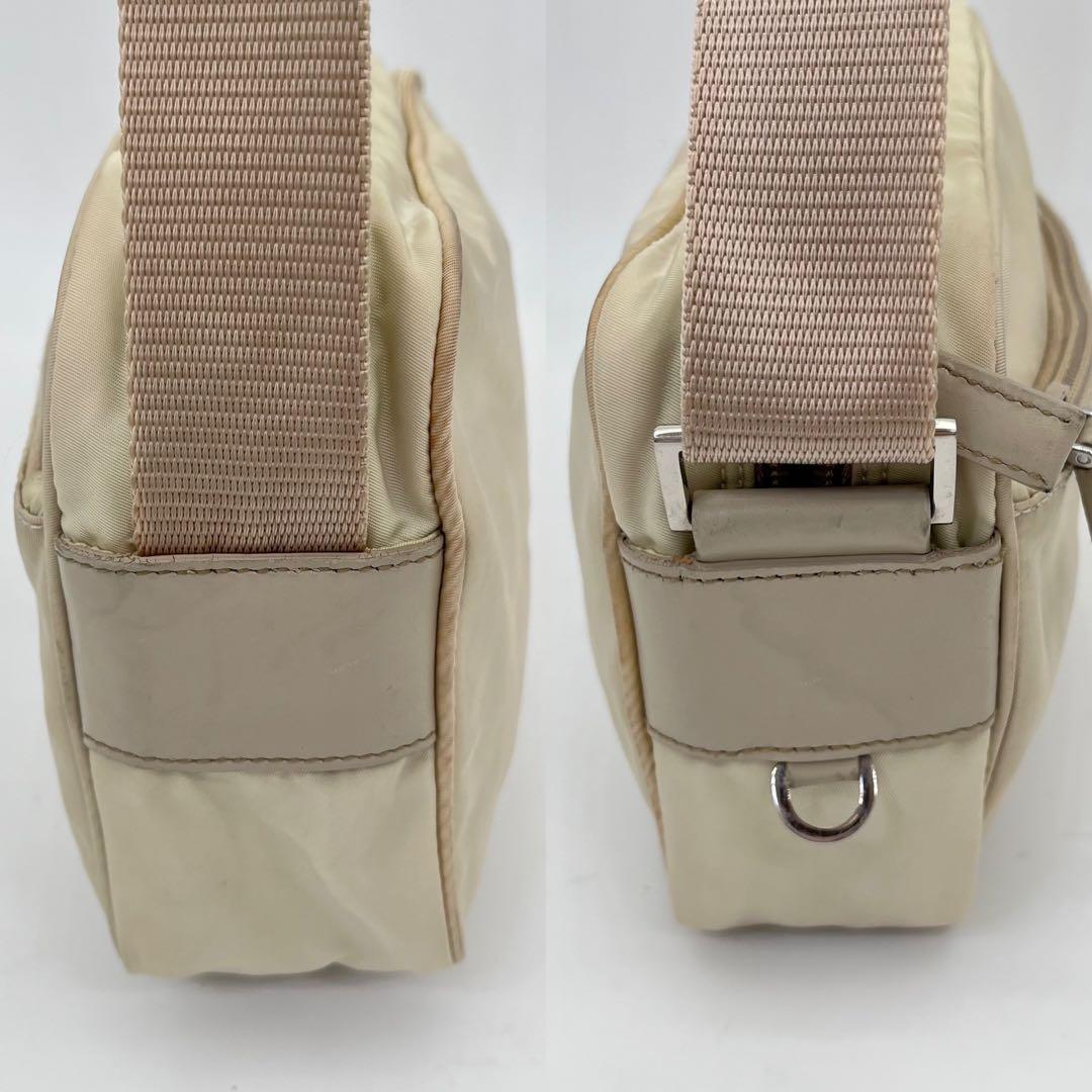 プラダ ショルダーバッグ カメラバッグ 斜めがけ 三角ロゴ ナイロン 男女可能