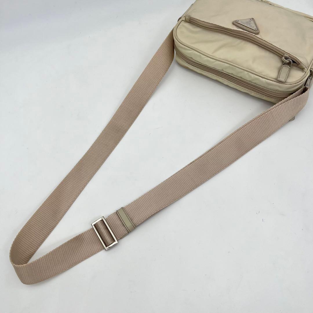 プラダ ショルダーバッグ カメラバッグ 斜めがけ 三角ロゴ ナイロン 男女可能