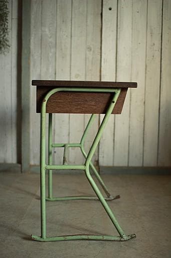 雰囲気の良い古い小学校の机　鉄脚　古材