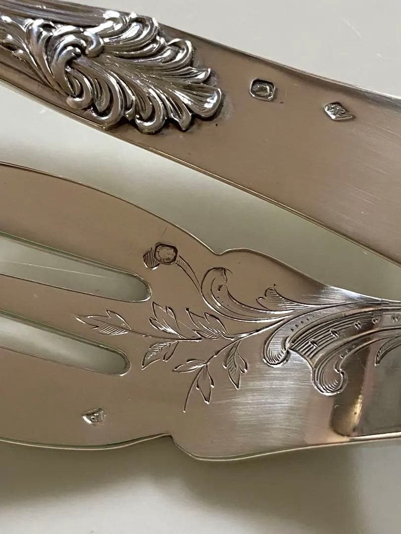 【ピュイフォルカ】 純銀 スターリング／フィッシュナイフ＆フォーク「薔薇と紋章」