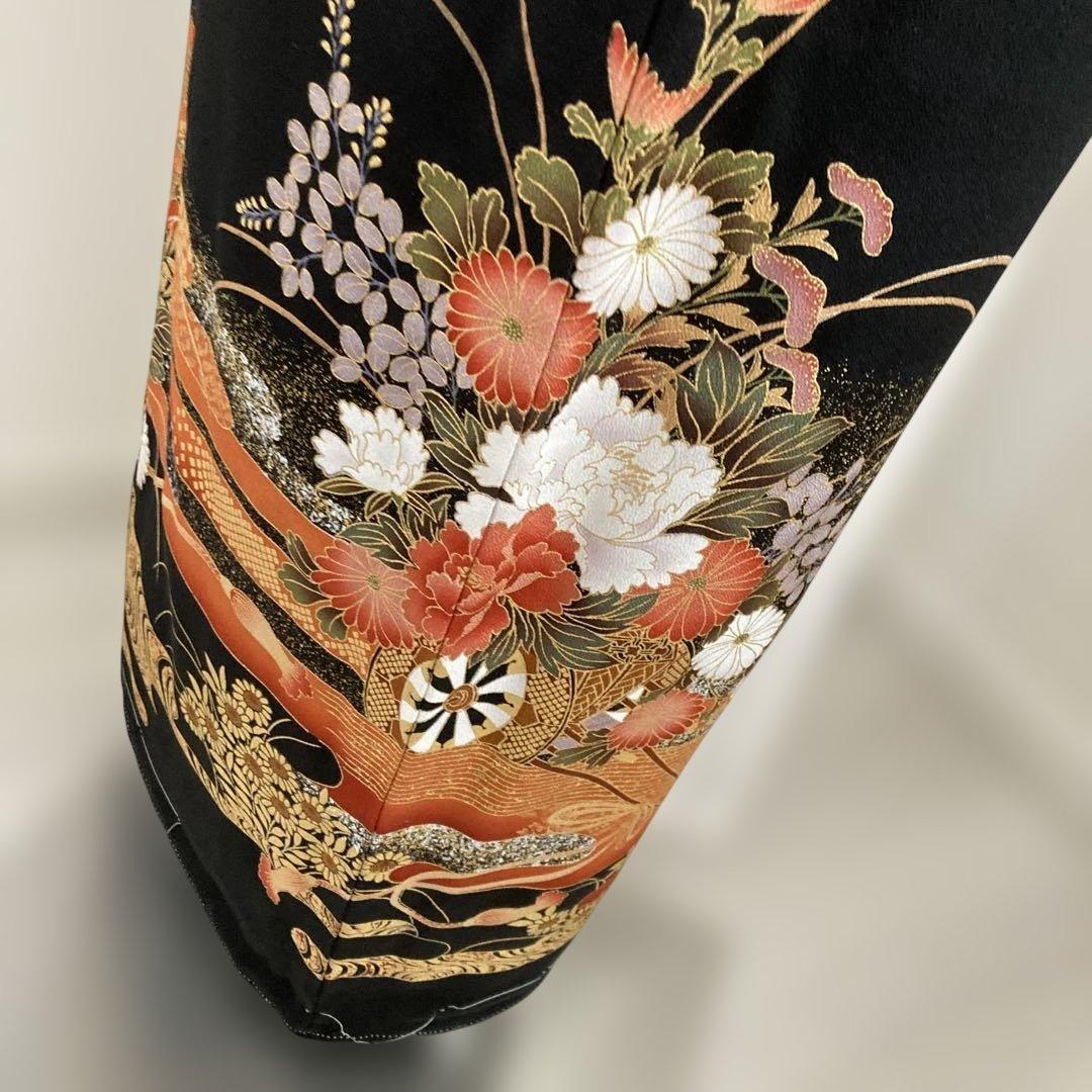 新品　豪華黒留袖フルセットお探しの方に　袋帯　付き　駒刺繍　流水花車文　金銀彩