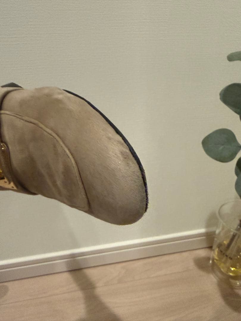 エルメスHermesスエードミュール