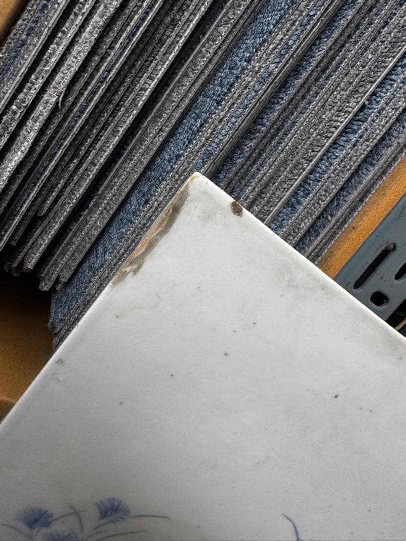 青い花と鳥のデザイン陶器プレート