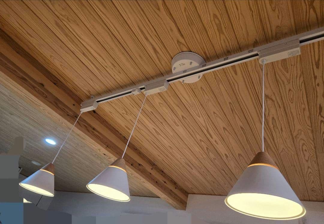 【使用期間少】22年製　コイズミ AP45523L ダクトレールLED照明