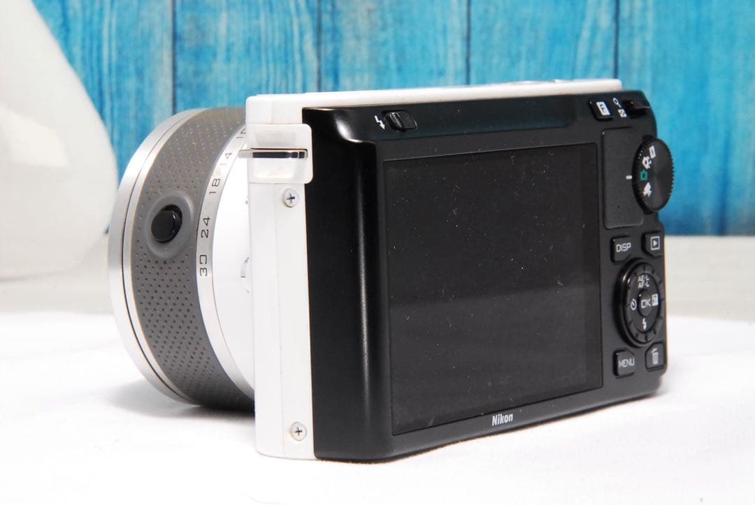ミラーレス ニコン1 J1 ホワイト 10-30mmレンズ付き Nikon